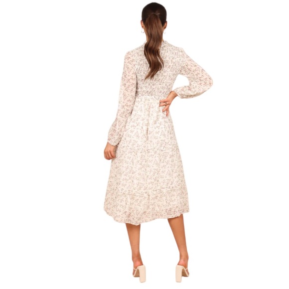 ⭐️ SOLD ⭐️ PETAL & PUP Edwina Shirred Long Sleeve Midi Dress Floral Cream Size 4 - Picture 4 of 13